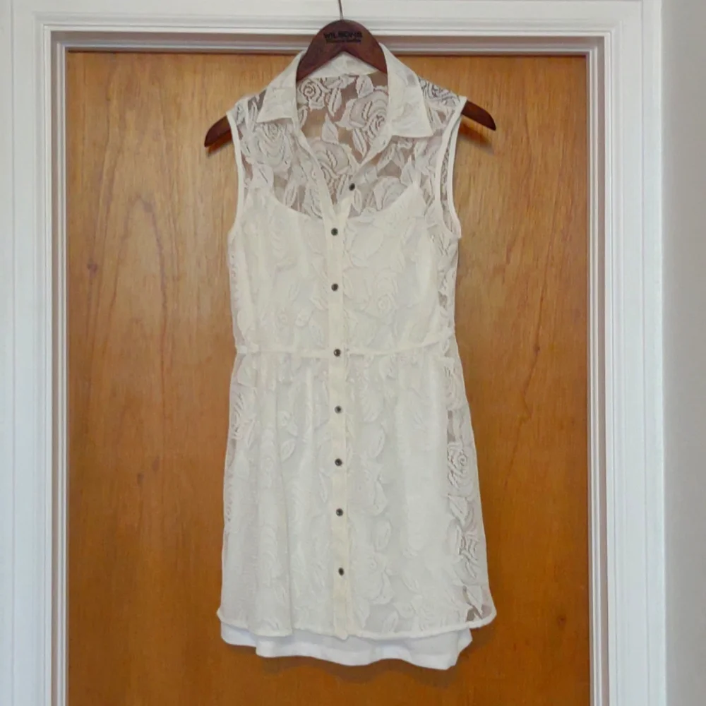 🥳 TRADED! Adorable Lace Dress - Picture 1 of 7